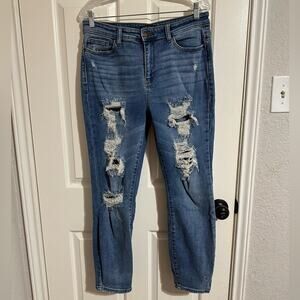 Judy Blue Ankle Cropped Distressed Blue Jeans